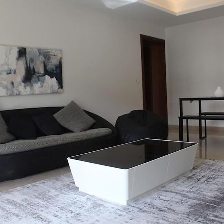 Appartamento Stunning 2 Bdr Apt With Garden In Cairo Festival City Esterno foto