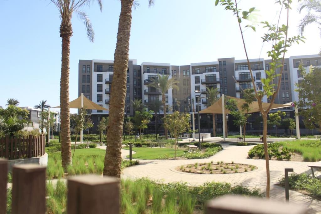 Appartamento Stunning 2 Bdr Apt With Garden In Cairo Festival City Esterno foto